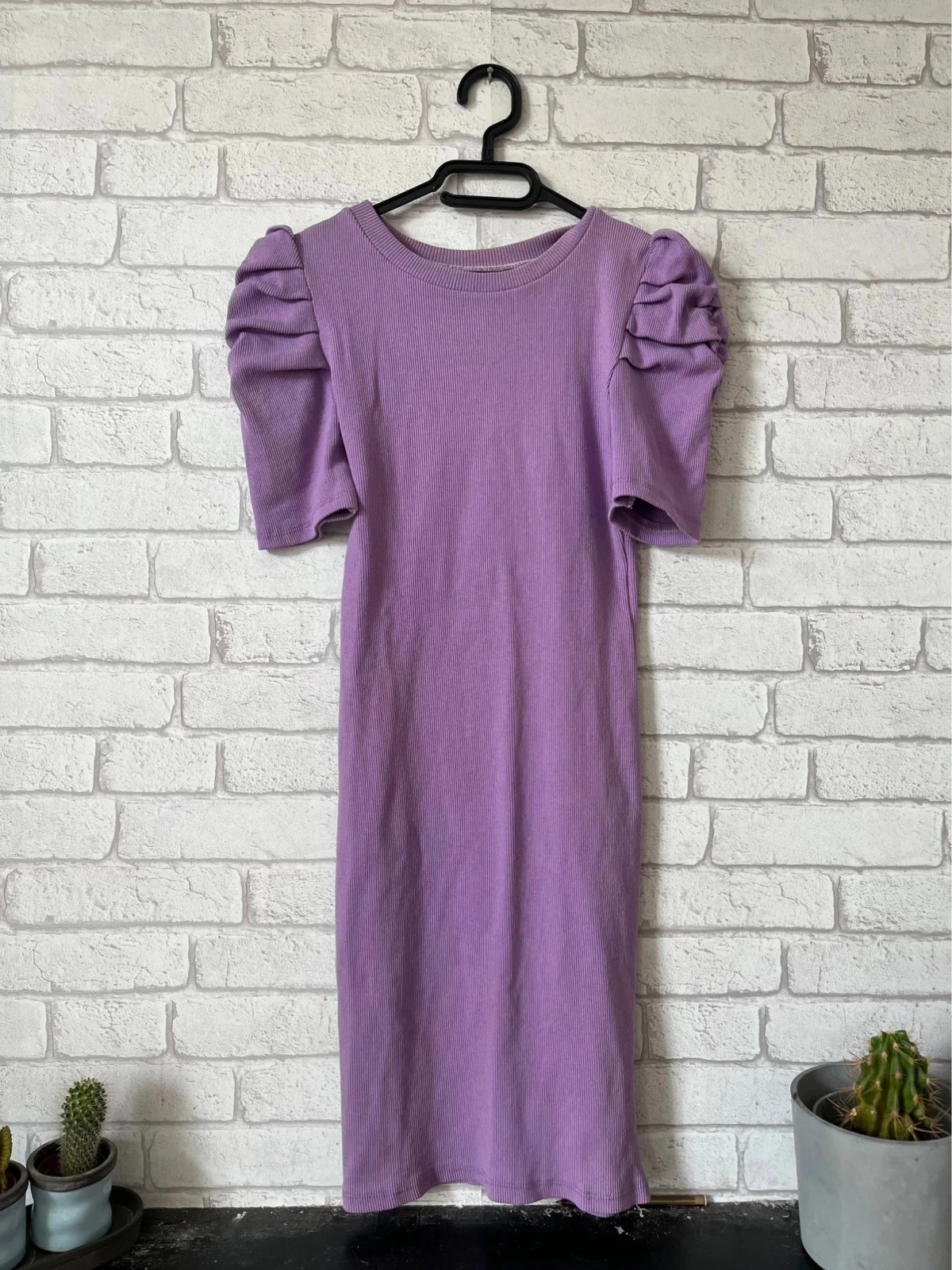 Magnifique robe moulante lilas T36 – Manches bouffantes tendance